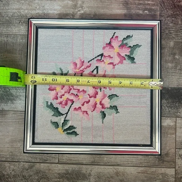 VTG floral needlepoint - Picture 2 of 5